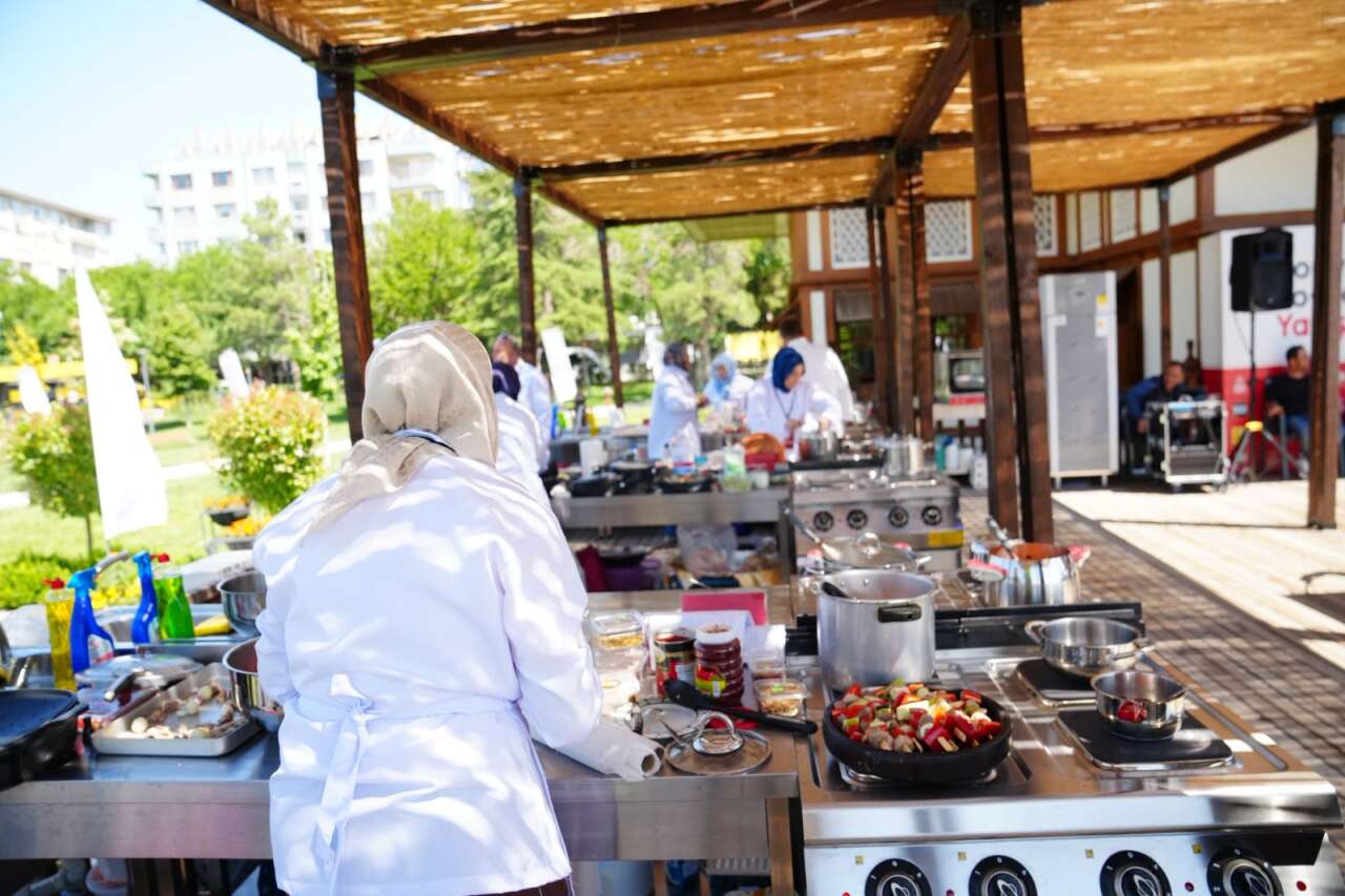Konya'nın en lezzetli sofraları yarıştı! Şampiyon büyük ödülü kaptı 15